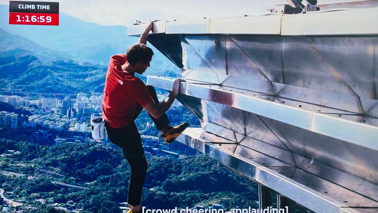 Alex Honnold climbing Taipei 101 in a live Netflix event